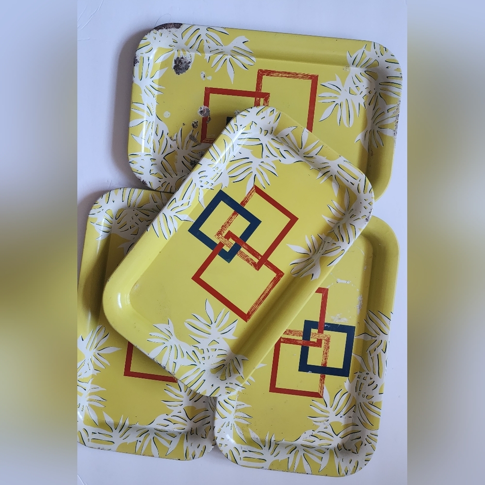Vntg Tin Trays Set Of 4